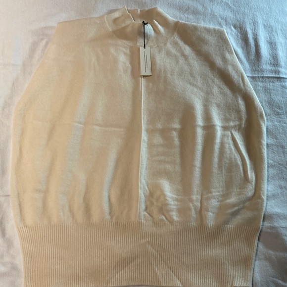 Banana Republic Cream Sweater - Picture 1 of 4